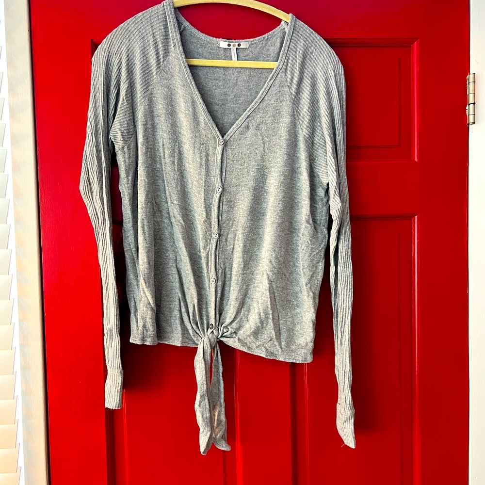 3 Dots lightweight v neck  sweater, button down, tie at waist, sz M